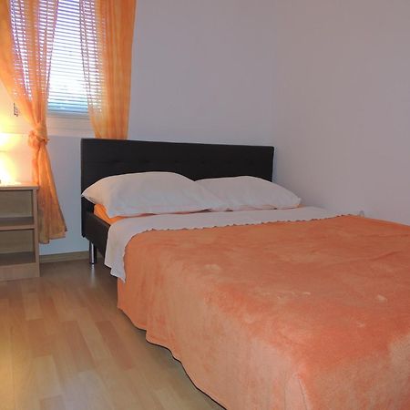 Apartman Husic باغ الغرفة الصورة