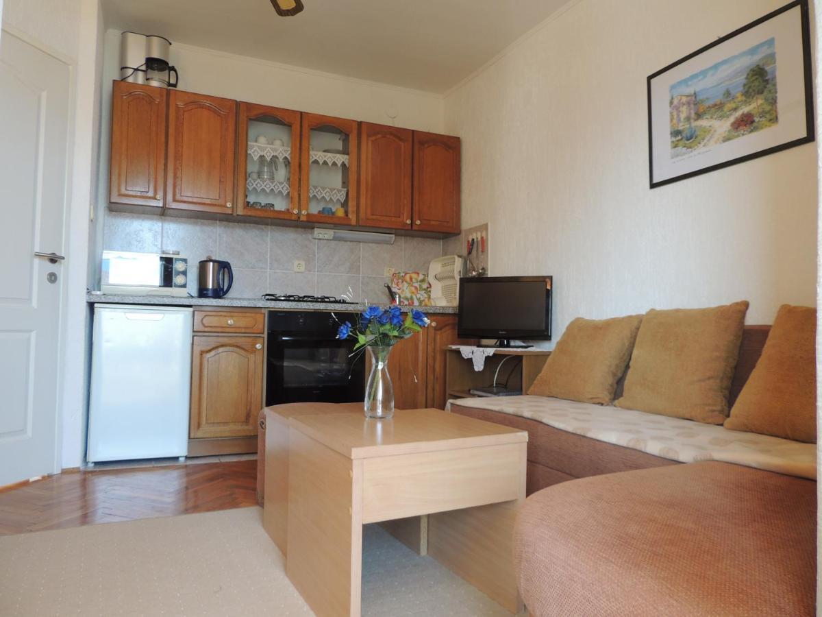 Apartman Husic باغ المظهر الخارجي الصورة