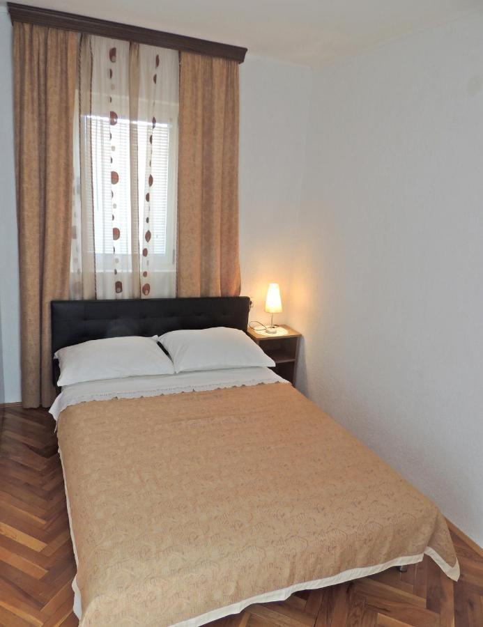 Apartman Husic باغ المظهر الخارجي الصورة