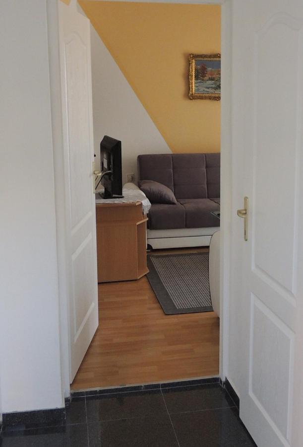 Apartman Husic باغ المظهر الخارجي الصورة