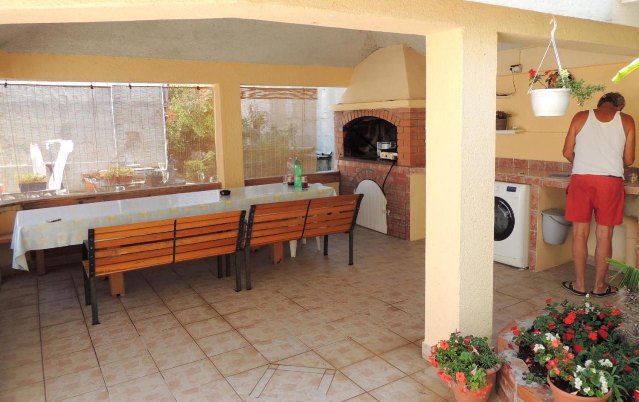 Apartman Husic باغ المظهر الخارجي الصورة
