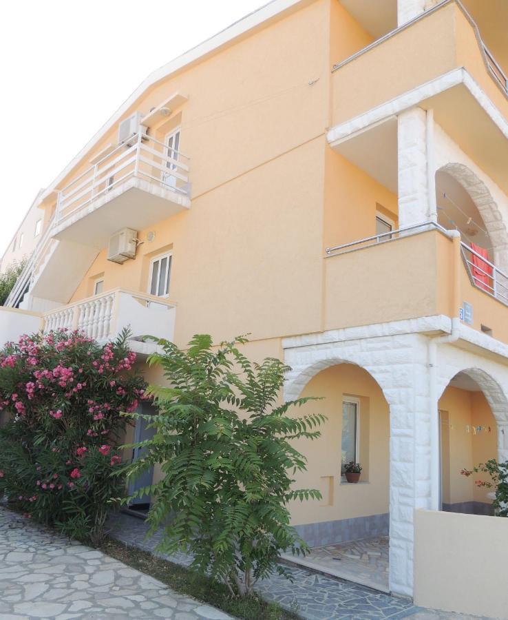 Apartman Husic باغ المظهر الخارجي الصورة