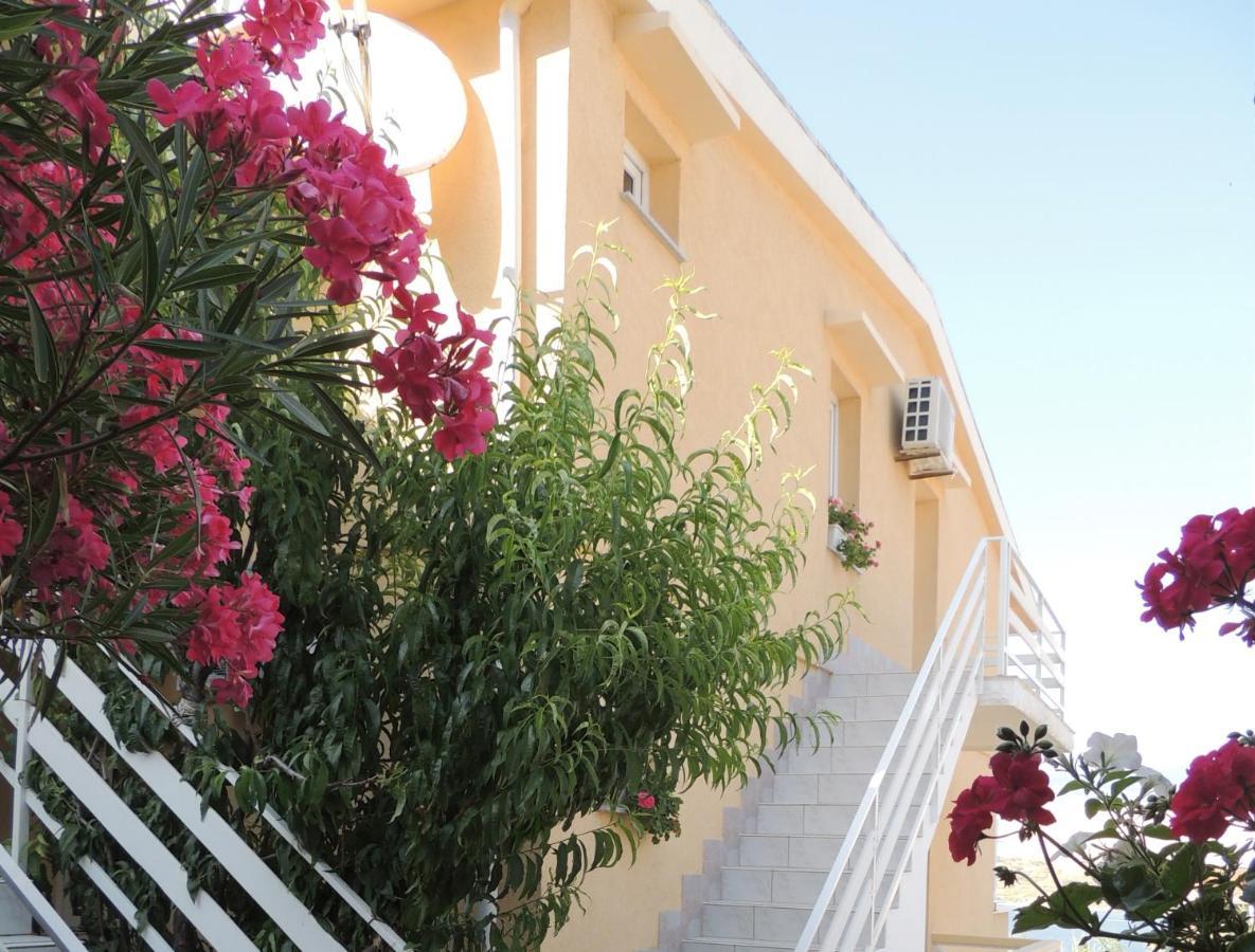 Apartman Husic باغ المظهر الخارجي الصورة