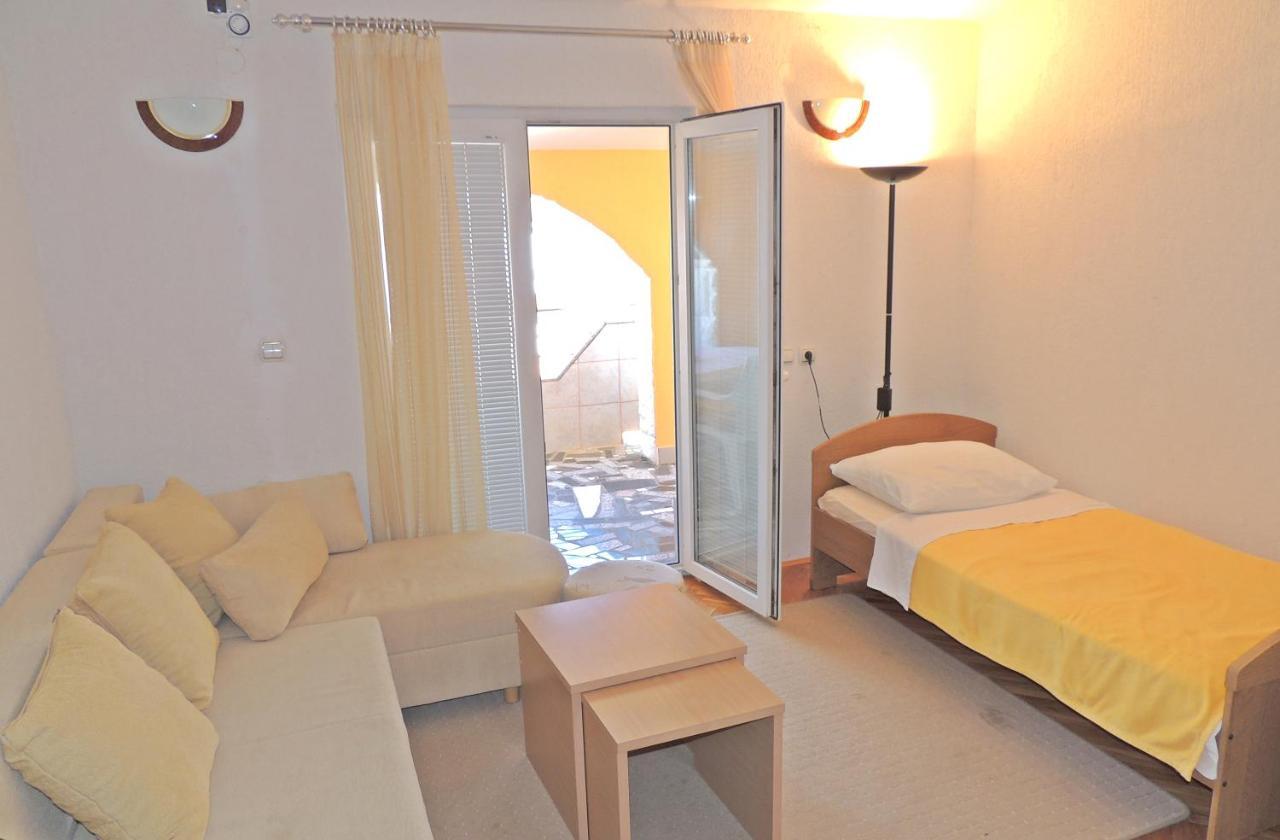 Apartman Husic باغ المظهر الخارجي الصورة