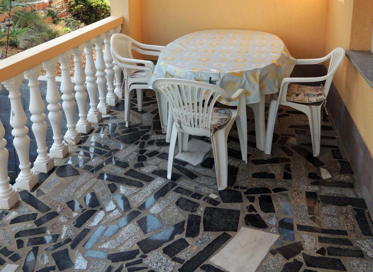 Apartman Husic باغ المظهر الخارجي الصورة